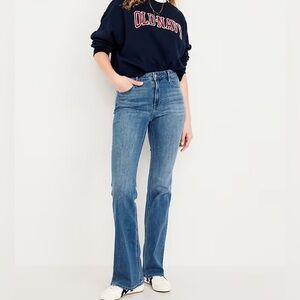 Old Navy Women's High-Rise Wow Flare Jeans staple everyday casual 6 short